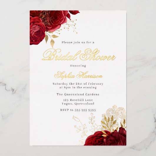 Klassisches Elegantes Brautparty Rote Rose Folieneinladung (Vorderseite)