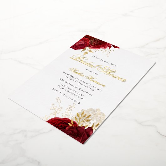 Klassisches Elegantes Brautparty Rote Rose Folieneinladung (Gedreht)