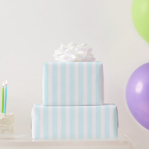 Klassisches, feminin-pastellblaues Streifenmuster Geschenkpapier