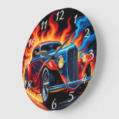 Klassisches frisierte Auto, das bei Sonnenuntergan Große Wanduhr (Winkel)