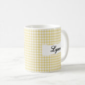 Klassisches gelbes Gingham mit personalisiertem Na Kaffeetasse (VorderseiteRechts)