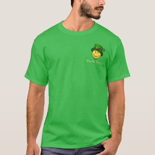 Klassisches glückliches Gesicht mit einem T-Shirt