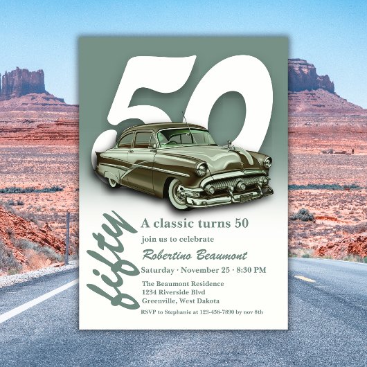 Klassisches grünes Auto wird 50 Einladung
