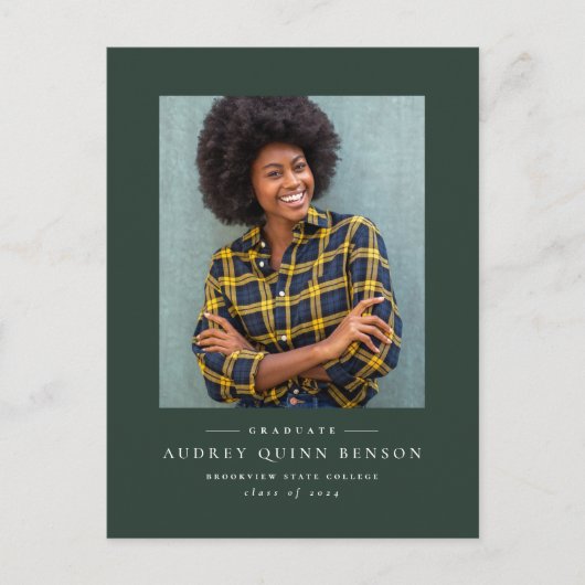 Klassisches grünes Foto Abschluss Einladung Postka (Vorderseite)