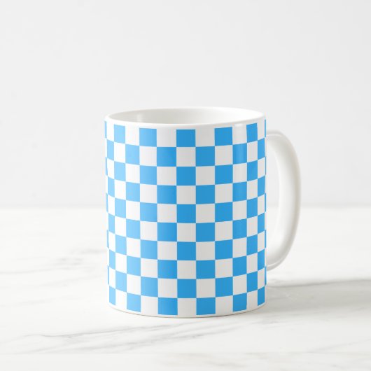 Klassisches hellblaues Schachbrettmuster  Kaffeetasse (VorderseiteRechts)