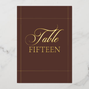 Klassisches Hochzeitstisch-Nummernschild mit braun Folieneinladung