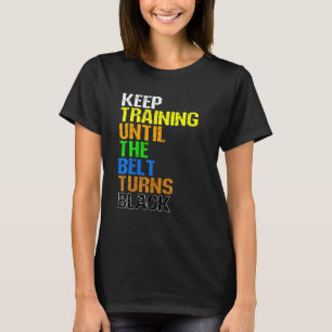 Klassisches Karate-Training, bis der Gürtel schwar T-Shirt