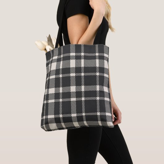 Klassisches Kariertes Tartan-Muster, schwarz und c Tasche (Von Nahem)