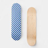 Klassisches kobaltblaues Schachbrettmuster Skateboard (Vorderseite)