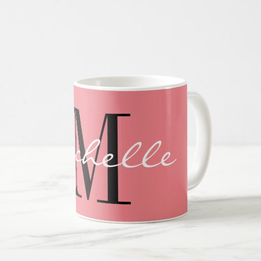Klassisches Korallenrosa und weißes individuelle N Kaffeetasse (VorderseiteRechts)