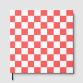 Klassisches korallenrotes Schachbrettmuster Gästebuch (Vorderseite)