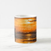Klassisches Lao Tzu-Reise-Zitat Kaffeetasse (Mittel)