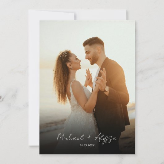 Klassisches Minimal Handwriting-Script-Foto Hochze Einladung (Rückseite)