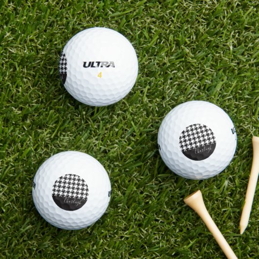 Klassisches modernes Schwarz-Weiß-Hahnentrittmuste Golfball (Insitu Gras)