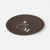 Klassisches Monogramm Moderne Ampersand-Hochzeit Pappteller (Schrägansicht)