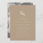 Klassisches Monogramm | Pale Taupe Wedding Einladung (Vorne/Hinten)