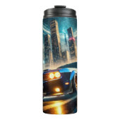 Klassisches Muskelauto gegen futuristische Stadtbi Thermosbecher (Vorderseite)