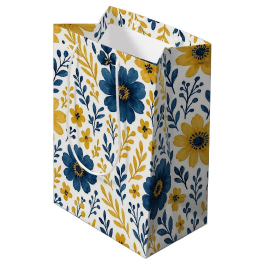 Klassisches Muster der mediterranen Blumenkunst Mittlere Geschenktüte (Rückseite Schrägansicht)