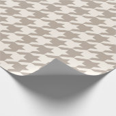 Klassisches neutrales Ivory Taupe Hahnentrittmuste Geschenkpapier (Ecke)