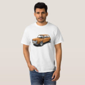 Klassisches orange Miniauto auf weißem T - Shirt (Vorne ganz)