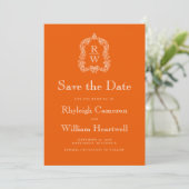 Klassisches Persimmon Orange Monogramm Wappen Save The Date (Stehend Vorderseite)