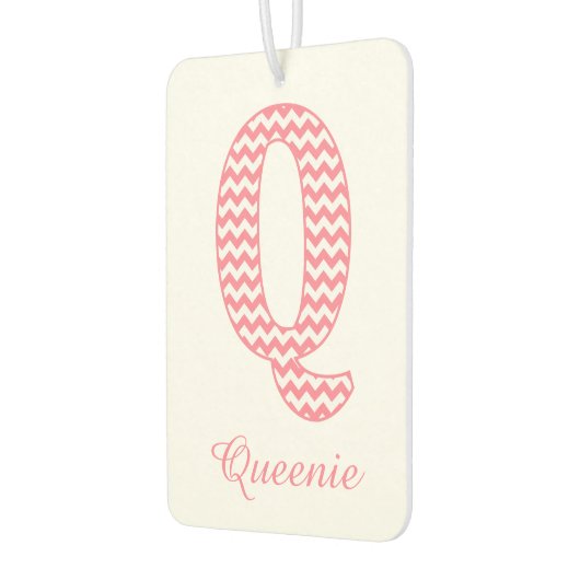 Klassisches Preppy Pink Zickzack Letter Q Monogram Autolufterfrischer (Links)