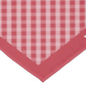 Klassisches Retro Red Checkered Gingham-Muster Tischdecke (Schrägansicht)
