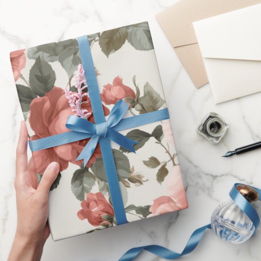 Klassisches rosa Rosen-Creme-Blumenmuster Geschenkpapier (Schenken)