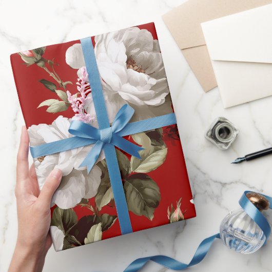 Klassisches rotes Rosen weißes Blumenmuster Geschenkpapier (Schenken)