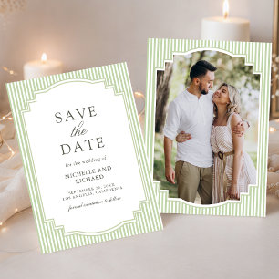 Klassisches Salbeigrün gestreiftes Hochzeitsfoto Save The Date