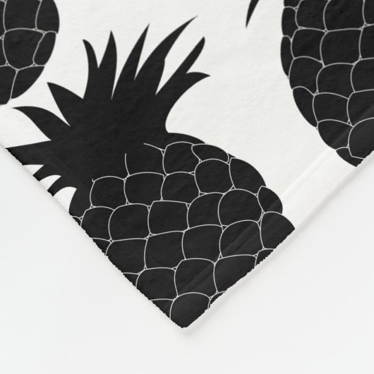 Klassisches Schwarz-Weiß-Ananas-Muster Fleecedecke (Ecke)
