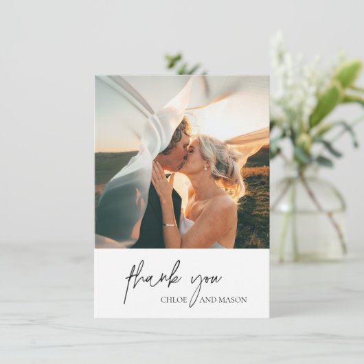 Klassisches Schwarz-Weiß-Foto Elegante Hochzeit Dankeskarte (Stehend Vorderseite)