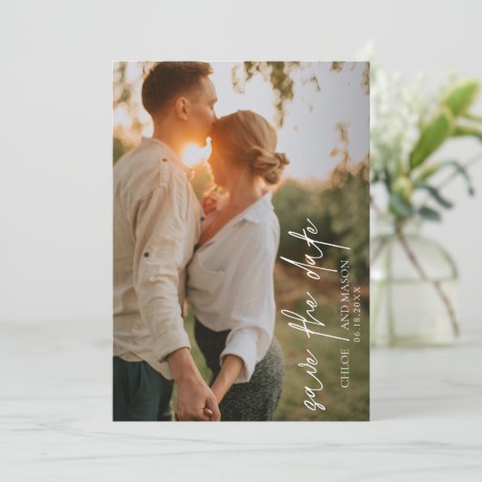 Klassisches Schwarz-Weiß-Foto Elegante Hochzeit Save The Date (Stehend Vorderseite)