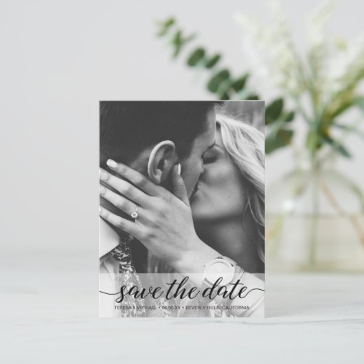 Klassisches Schwarz-Weiß-Skript Save the Date Postkarte (Stehend Vorderseite)