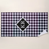 Klassisches Schwarz-weißes Diamantmuster Monogramm Strandtuch (Vorderseite)