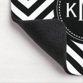 Klassisches Schwarz-weißes Zickzack Trio Monogramm Mousepad (Ecke)