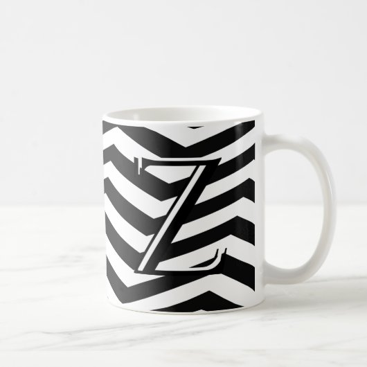 Klassisches Schwarz-weißes Zickzack Zig Zag Monogr Kaffeetasse (Rechts)