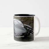 Klassisches Schwarzes Korvettenfenster Zweifarbige Tasse (VorderseiteRechts)