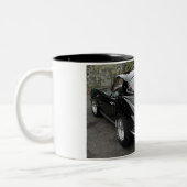 Klassisches Schwarzes Korvettenfenster Zweifarbige Tasse (Links)