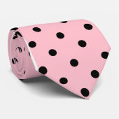 Klassisches schwarzes Polka-Punkt-Muster auf rosa Krawatte (Gerollt)