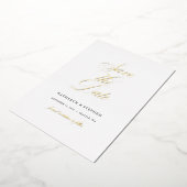 Klassisches Script Elegant Wedding Save the Date G Folieneinladung (Gedreht)