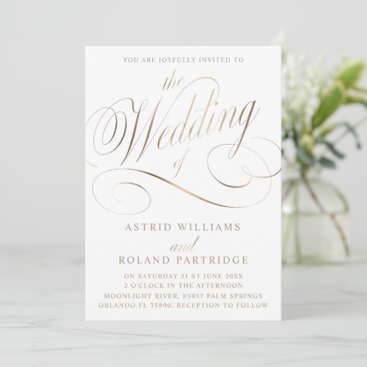 Klassisches Script White & Imitate Gold Wedding Einladung (Stehend Vorderseite)