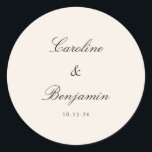 Klassisches Skript Elegant Hochzeit Custom Elfenbe Runder Aufkleber<br><div class="desc">Stilvolle formale Klassische Klassische Schrift Elegante Hochzeit Einladung Custom Classic Round Sticker in Elfenbeincreme und Schwarz</div>
