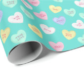 Klassisches Valentinisches Candy Hearts auf Aquama Geschenkpapier (Rolleneckpunkt)