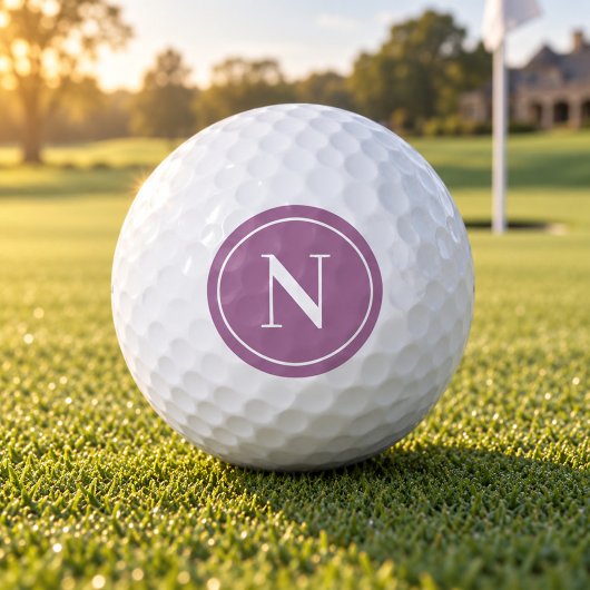 Klassisches violettes rundes Monogramm-Initial Golfball