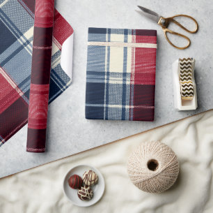 Klassisches Weihnachtsblau und rotes Karo Geschenkpapier