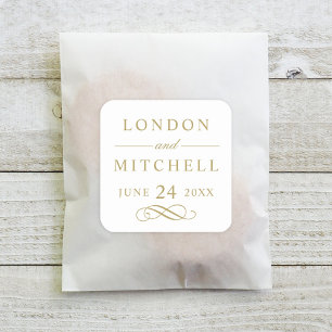 Klassisches Weiß und Gold Monogramm Hochzeit Quadratischer Aufkleber