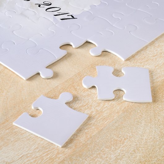 Klassisches weißes Bouquet mit weißem Hochzeitsunt Puzzle (Seite)