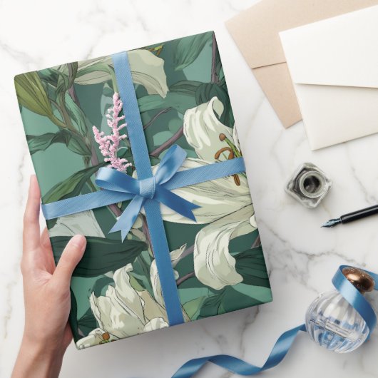 Klassisches Weißes Lily Grüner Blumenmuster Geschenkpapier (Schenken)