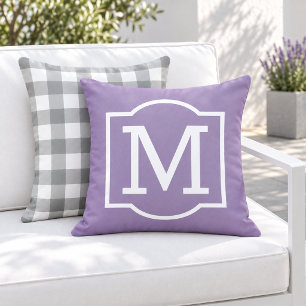 Klassisches weißes Monogramm mit violetter Klammer Kissen